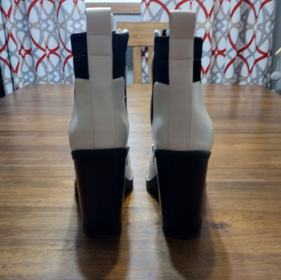 BCBG white sock booties sz 11 - Picture 9 of 9